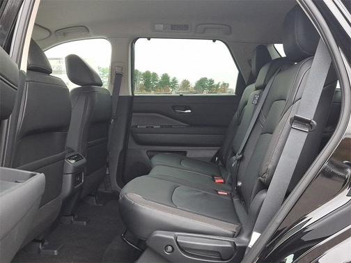 2025 Nissan Pathfinder SL 4WD