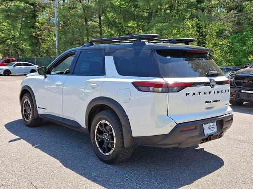 Pearl White Tricoat/Super Black 2024 Nissan Pathfinder Rock Creek 4WD