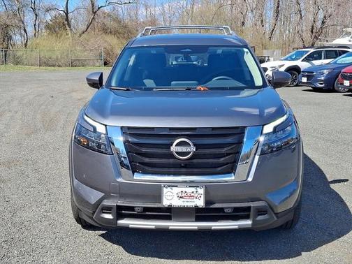 2025 Nissan Pathfinder SL 4WD