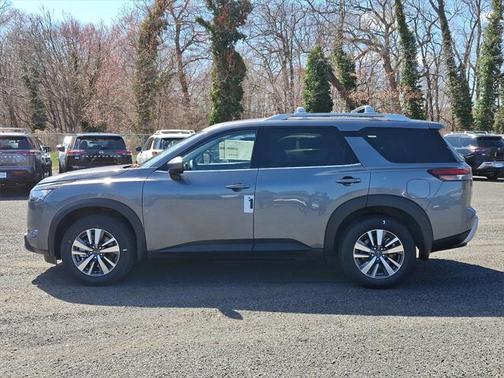 2025 Nissan Pathfinder SL 4WD