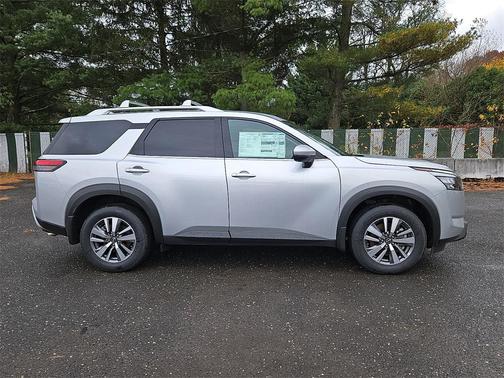 2025 Nissan Pathfinder SL 4WD
