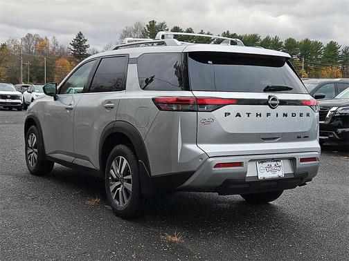 2025 Nissan Pathfinder SL 4WD