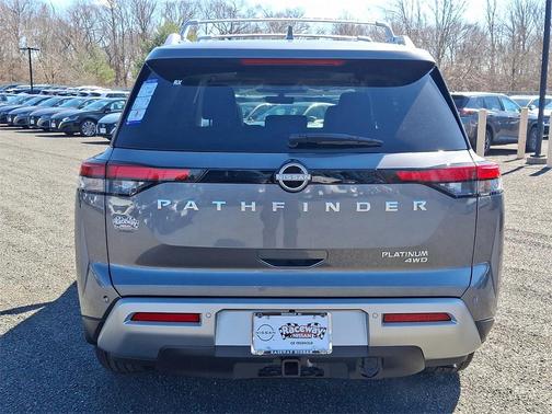 2025 Nissan Pathfinder Platinum 4WD