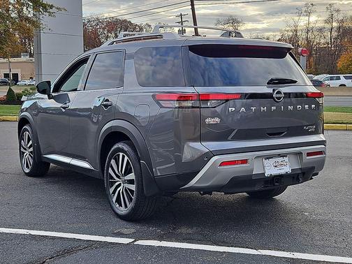 2025 Nissan Pathfinder Platinum 4WD
