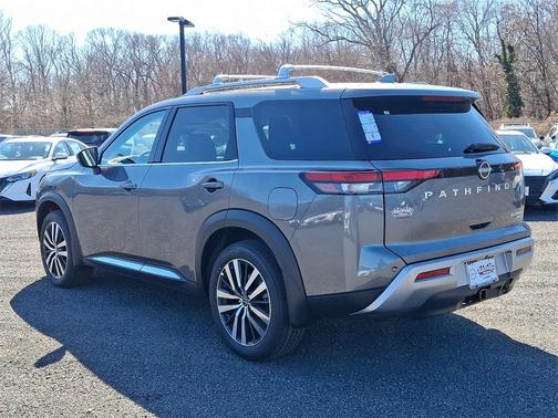 2025 Nissan Pathfinder Platinum 4WD