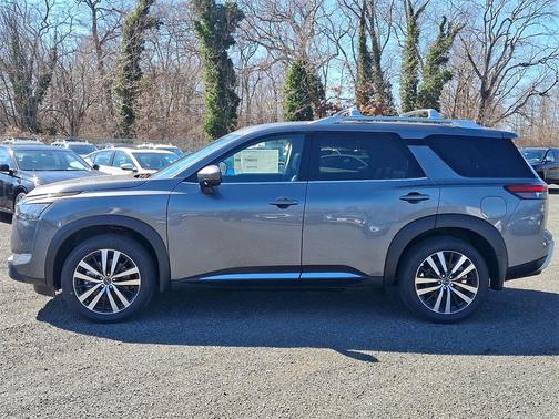 2025 Nissan Pathfinder Platinum 4WD
