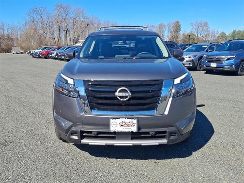 2025 Nissan Pathfinder Platinum 4WD