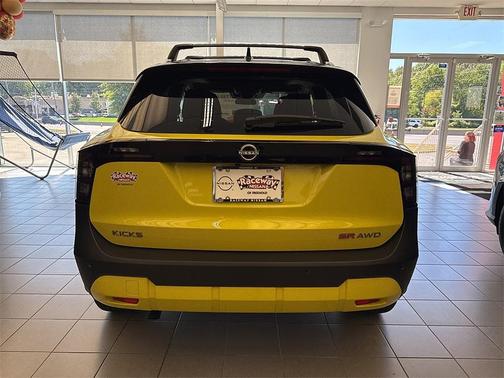 2025 Nissan Kicks SR