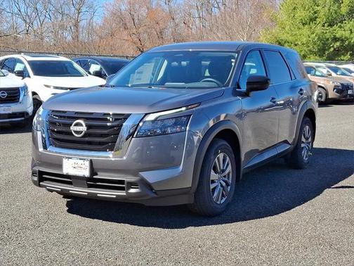 2025 Nissan Pathfinder S
