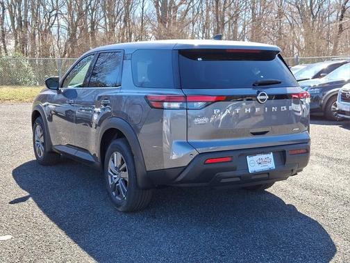 2025 Nissan Pathfinder S