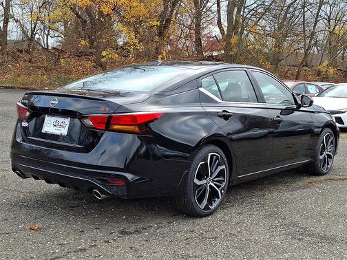 2025 Nissan Altima SR FWD