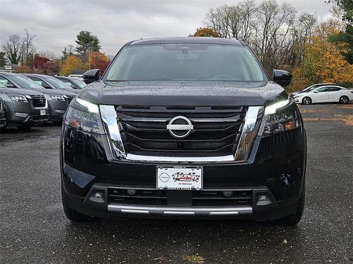 2025 Nissan Pathfinder SL 4WD