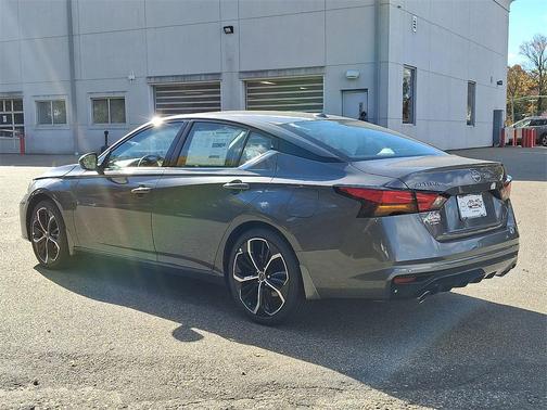 2025 Nissan Altima SR FWD