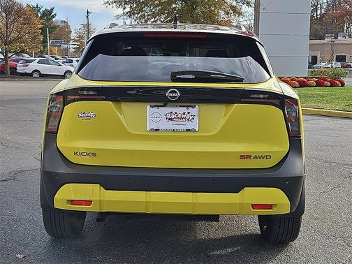 2025 Nissan Kicks SR