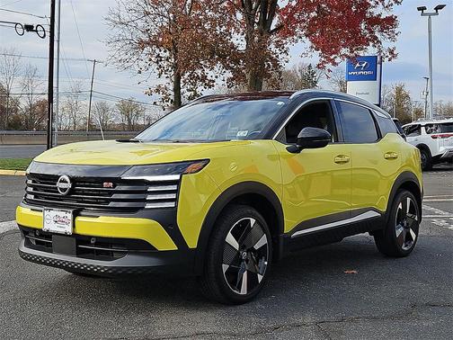 2025 Nissan Kicks SR