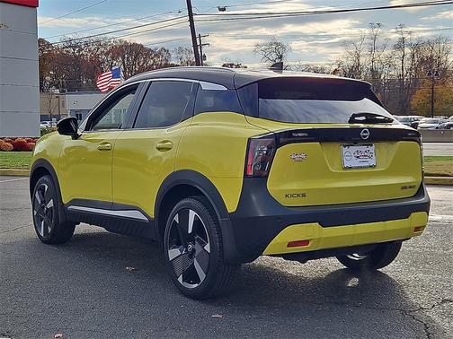 2025 Nissan Kicks SR