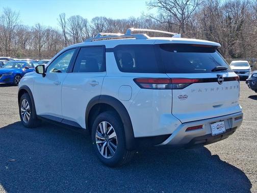 2025 Nissan Pathfinder SL 4WD