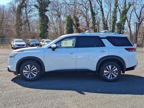 2025 Nissan Pathfinder SL 4WD
