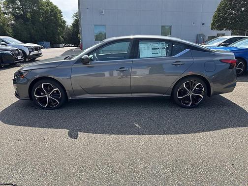 2025 Nissan Altima SR FWD