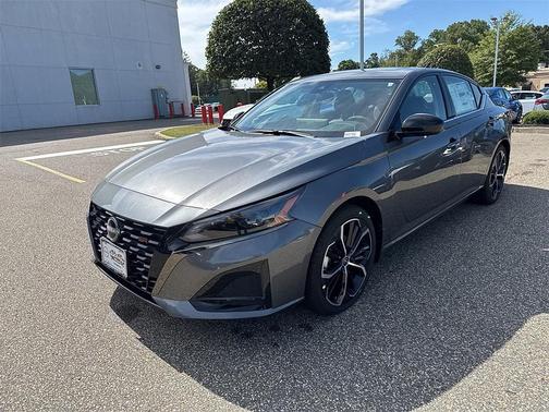 2025 Nissan Altima SR FWD