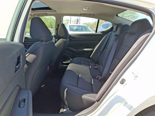 Pearl White Tricoat 2026 Nissan Altima 2.5 SV