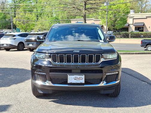Diamond Black Crystal Pearlcoat 2023 Jeep Grand Cherokee L Limited