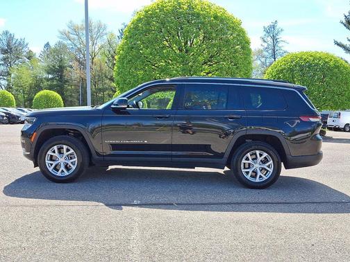 Diamond Black Crystal Pearlcoat 2023 Jeep Grand Cherokee L Limited