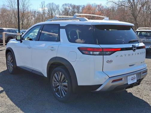 2025 Nissan Pathfinder SL 4WD