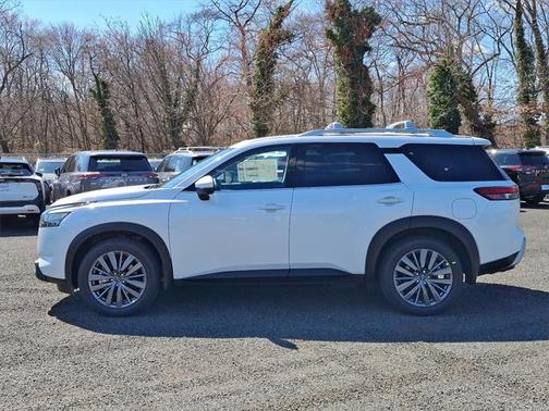2025 Nissan Pathfinder SL 4WD