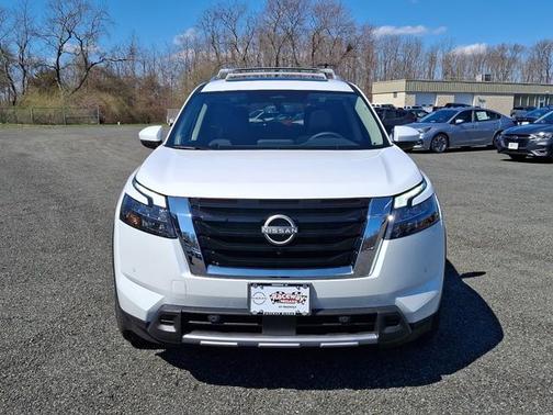 2025 Nissan Pathfinder SL 4WD