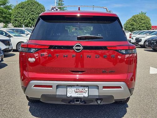 2023 Nissan Pathfinder SL 4WD