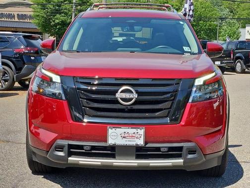 2023 Nissan Pathfinder SL 4WD