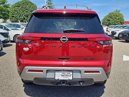 2023 Nissan Pathfinder SL 4WD