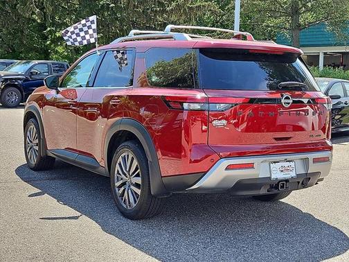 2023 Nissan Pathfinder SL 4WD