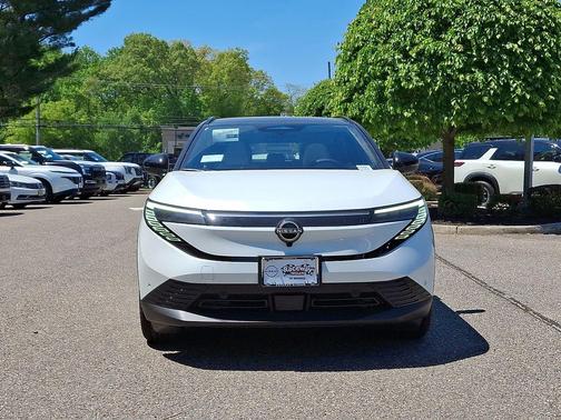 Everest White Pearl/Black 2026 Nissan Leaf PLATINUM+