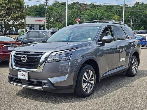 2022 Nissan Pathfinder SL 4WD