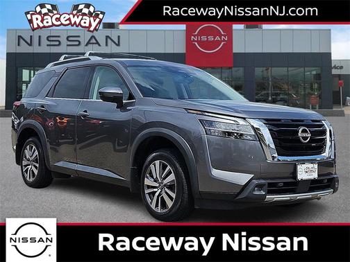 2022 Nissan Pathfinder SL 4WD