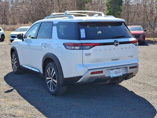 2025 Nissan Pathfinder Platinum 4WD