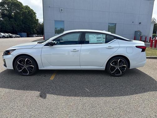 2025 Nissan Altima SR FWD