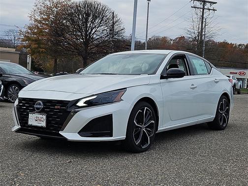 2025 Nissan Altima SR FWD