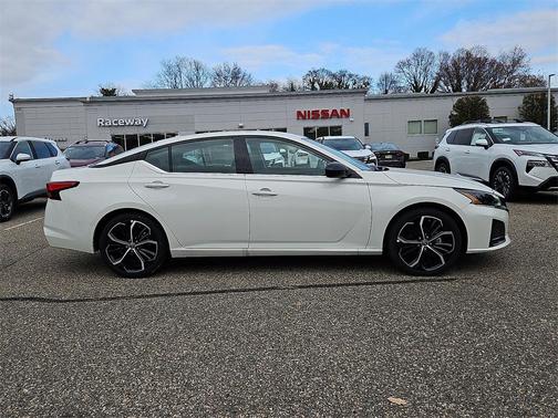 2025 Nissan Altima SR FWD