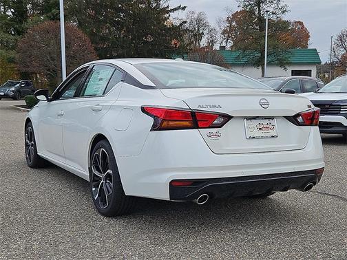 2025 Nissan Altima SR FWD