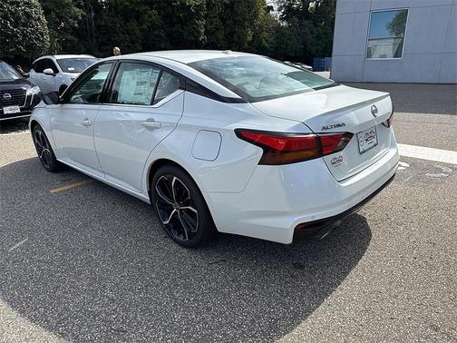 2025 Nissan Altima SR FWD
