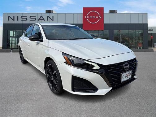 2025 Nissan Altima SR FWD