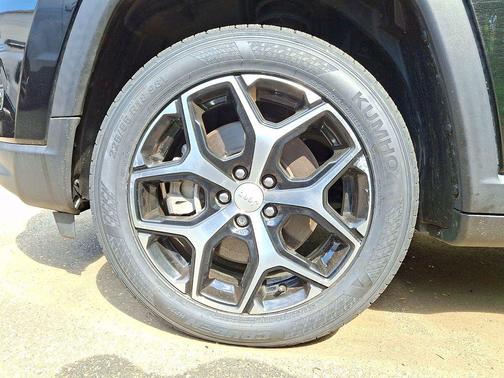 Diamond Black Crystal Pearlcoat 2024 Jeep Compass Limited