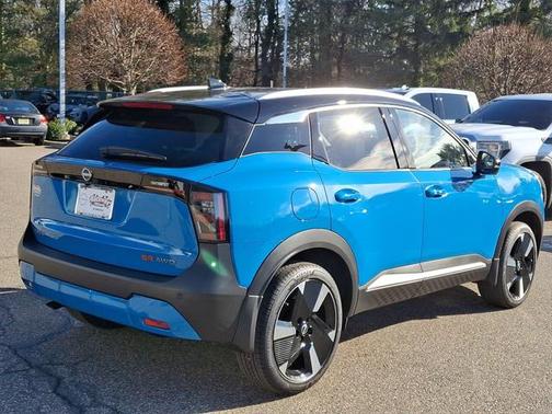 2025 Nissan Kicks SR