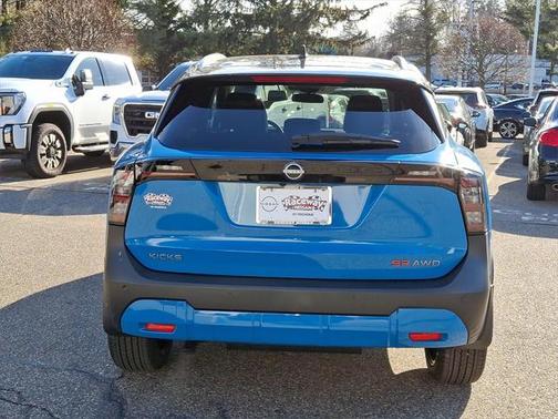 2025 Nissan Kicks SR