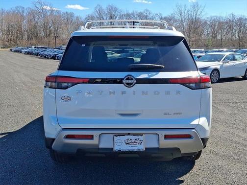 2025 Nissan Pathfinder SL 4WD