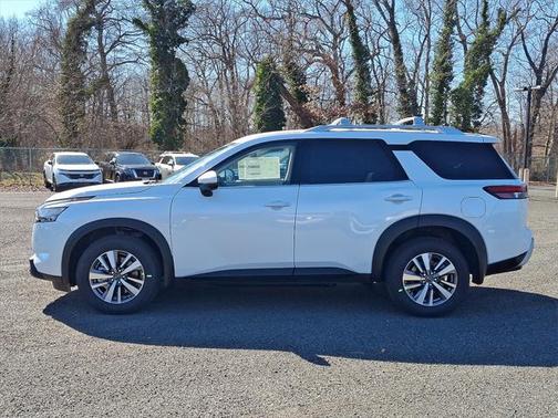 2025 Nissan Pathfinder SL 4WD