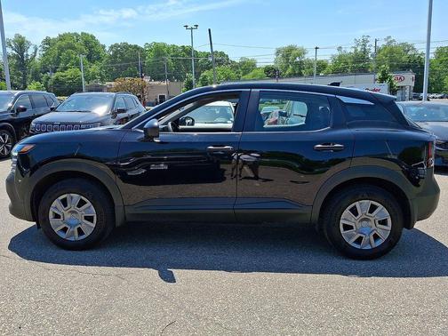 Super Black 2025 Nissan Kicks S